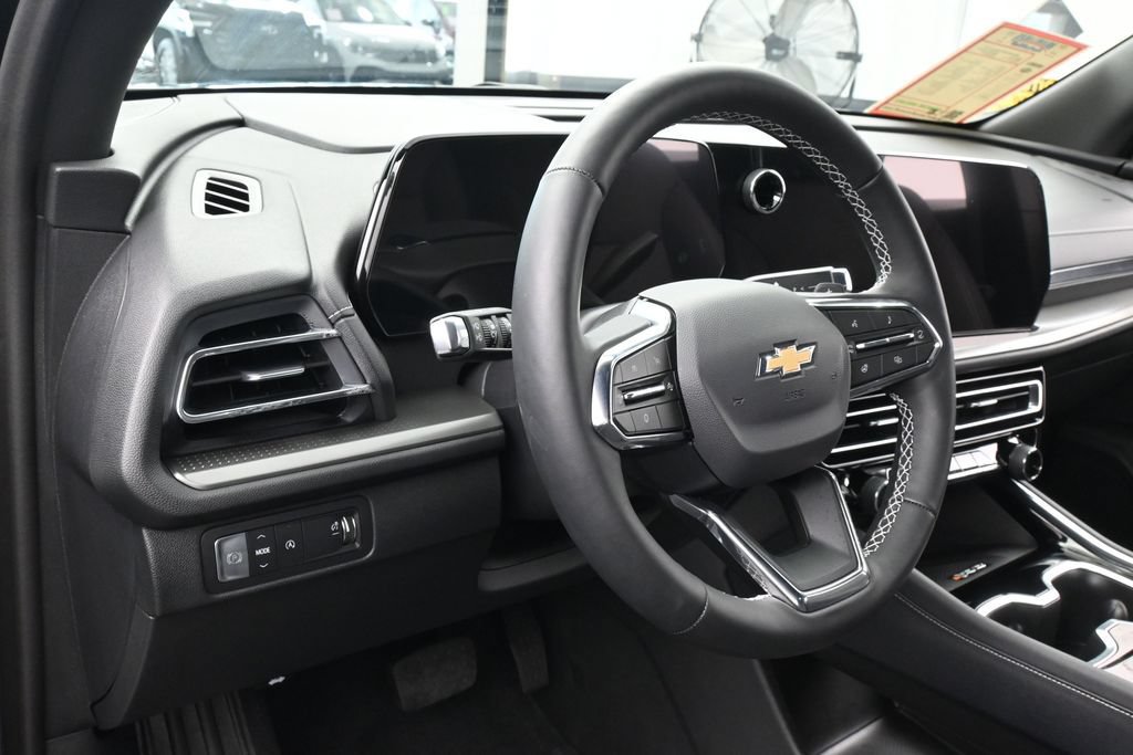Used 2026 Chevrolet Traverse LT FWD image 15