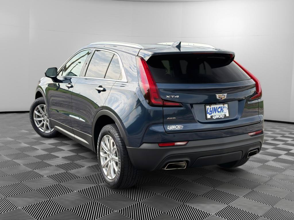 Used 2021 Cadillac XT4 Luxury w/ Cold Weather Package AWD/4WD image 2