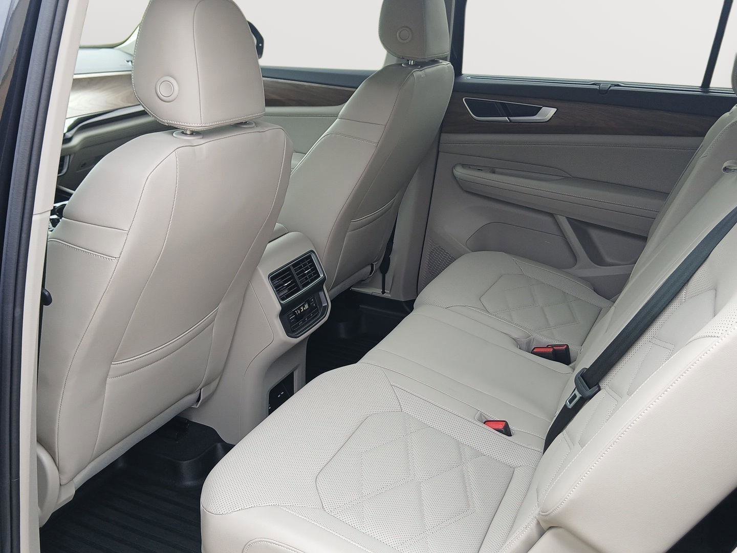 Used 2024 Volkswagen Atlas SE image 10