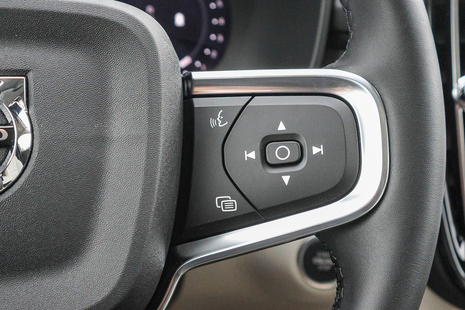 New 2026 Volvo XC40 B5 Plus w/ Protection Package Premier image 36