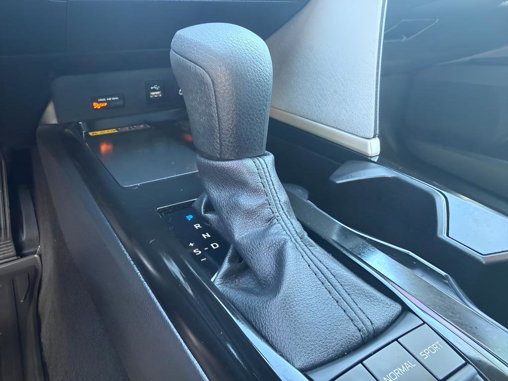 Used 2025 Toyota Camry LE image 19