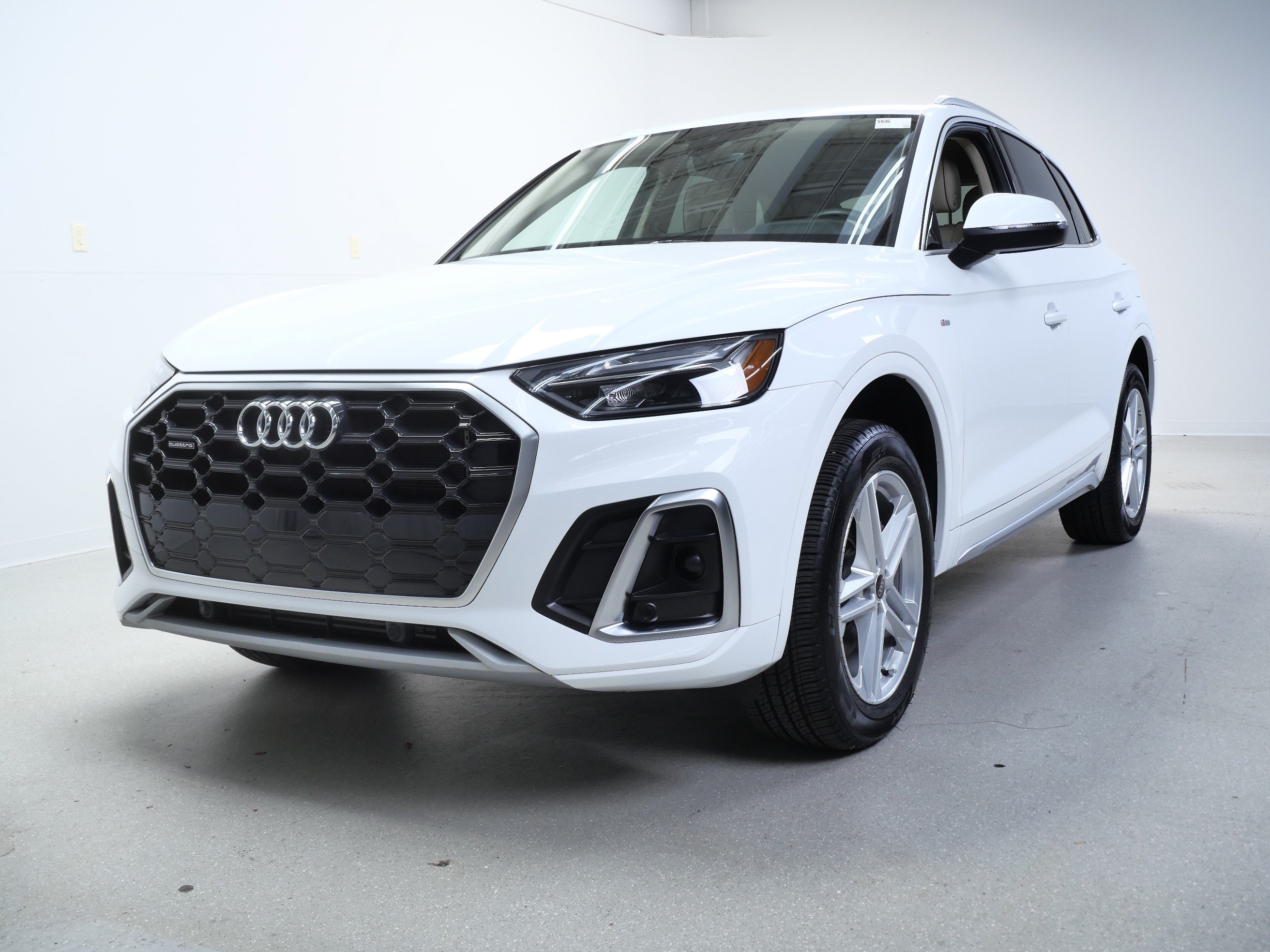 Used 2023 Audi Q5 e Premium w/ Convenience Package AWD/4WD image 12