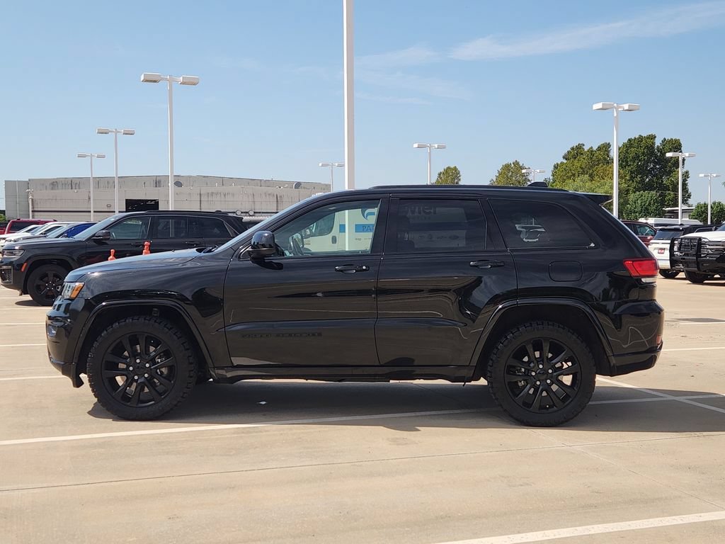 Used 2021 Jeep Grand Cherokee Laredo X AWD/4WD image 4