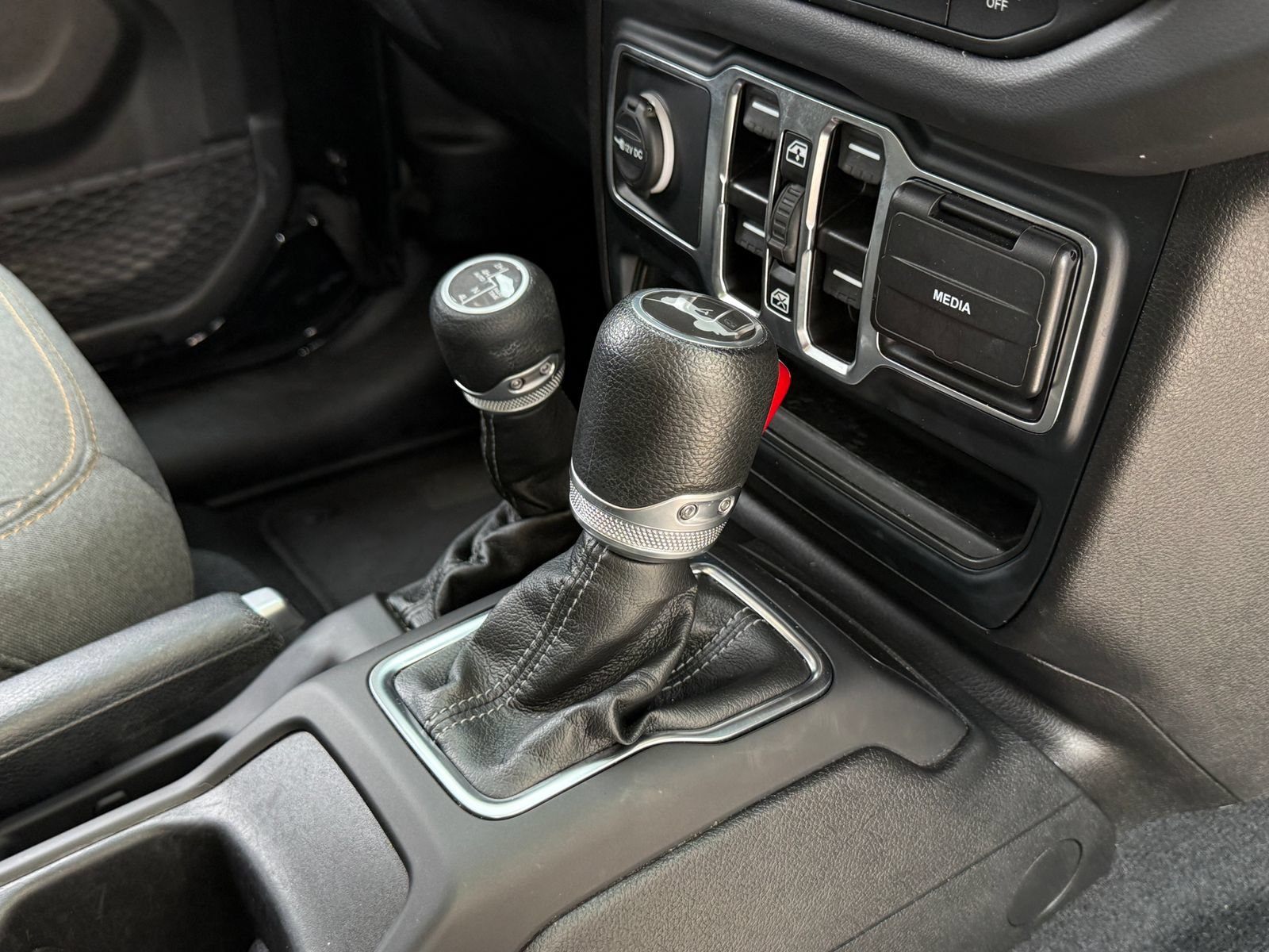 Used 2024 Jeep Wrangler Unlimited Sahara AWD/4WD image 13