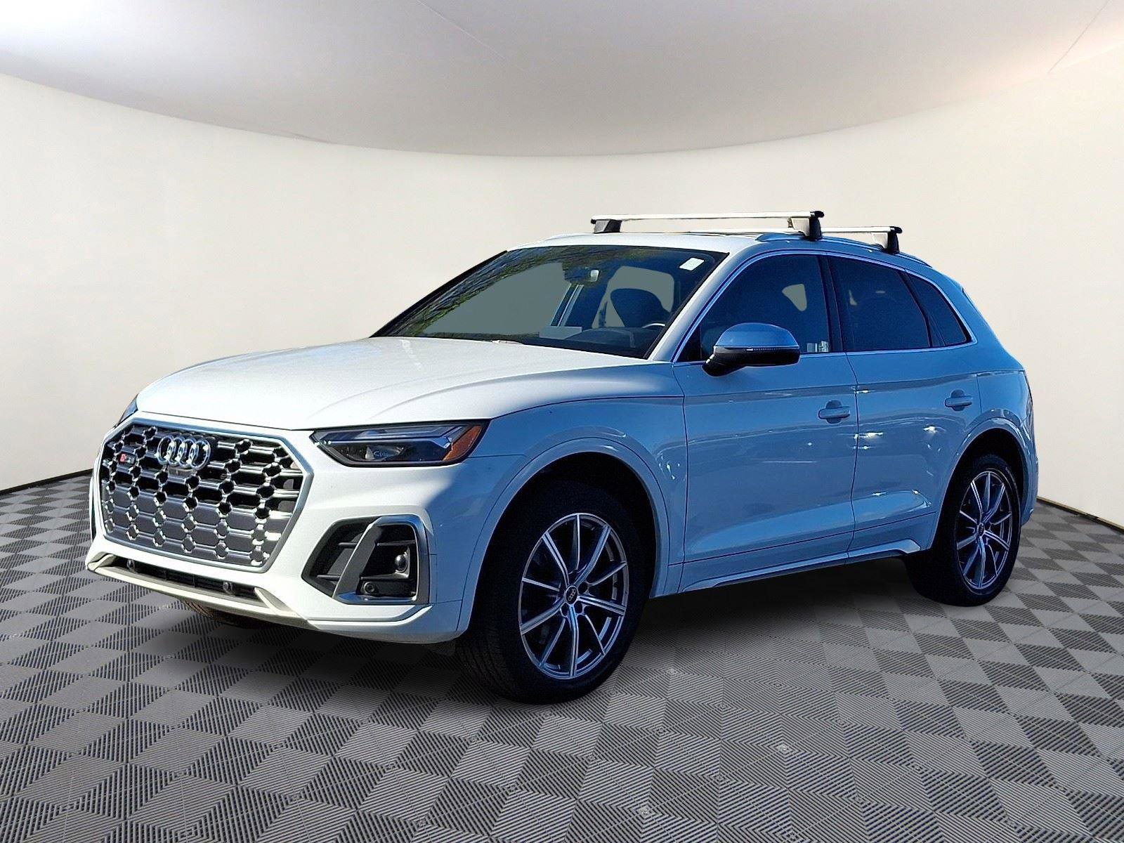 Certified 2022 Audi SQ5 Premium Plus w/ Premium Plus Package AWD/4WD image 3