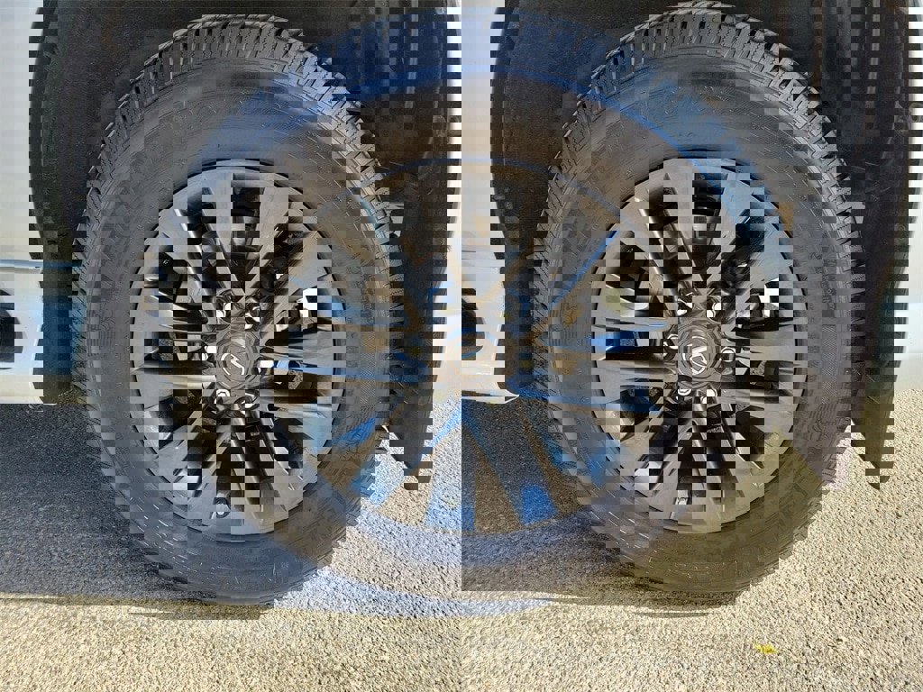 Used 2020 Lexus GX 460 Premium w/ Premium Package image 11