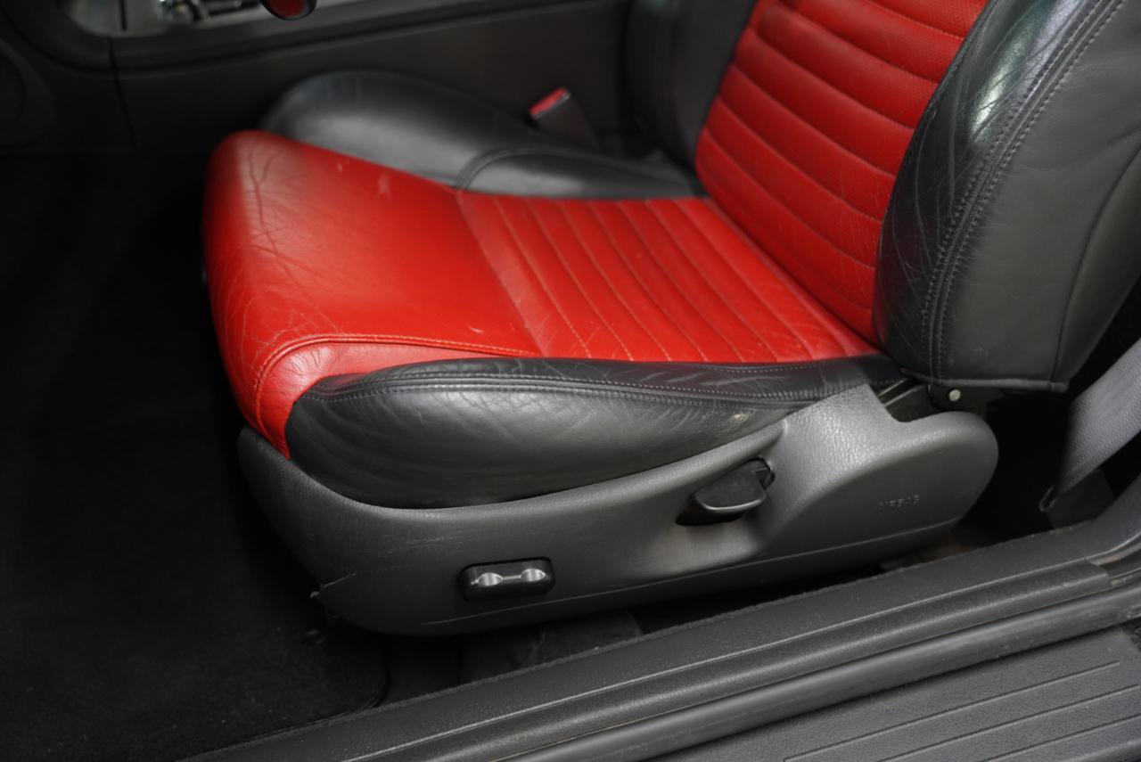 Used 2002 Ford Thunderbird image 22