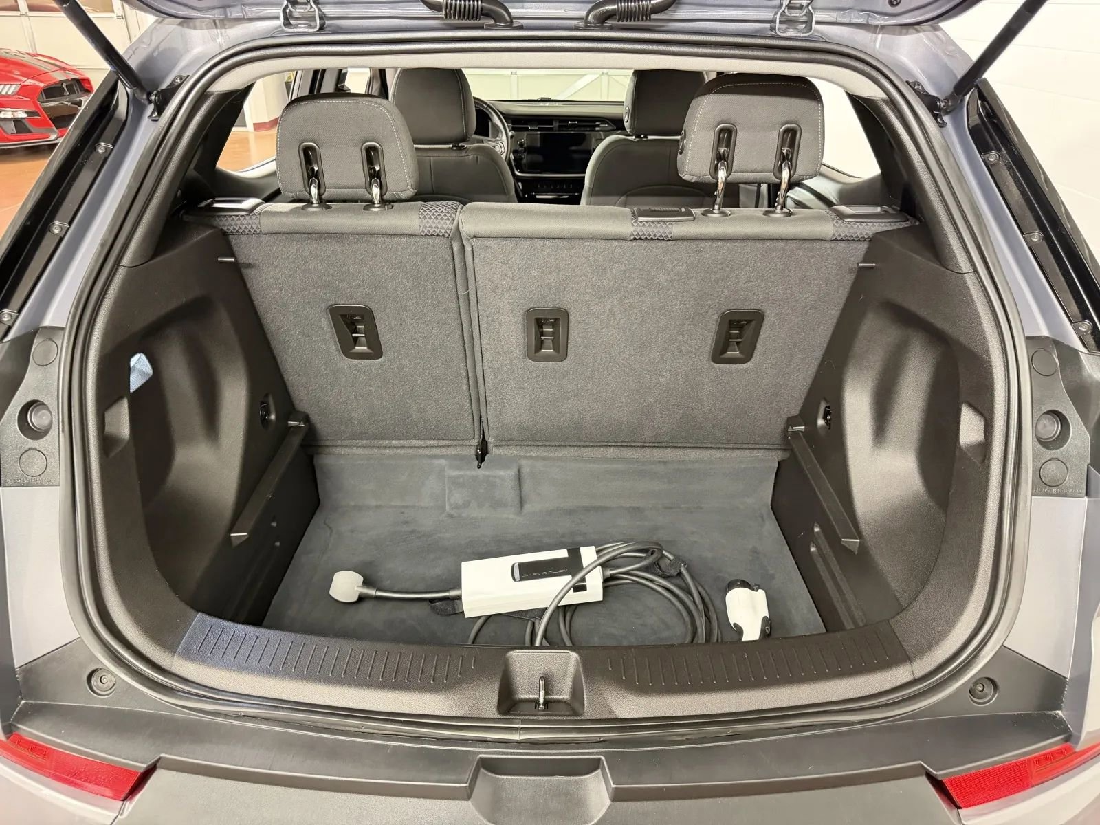 Used 2022 Chevrolet Bolt EUV LT w/ Comfort Package FWD image 31