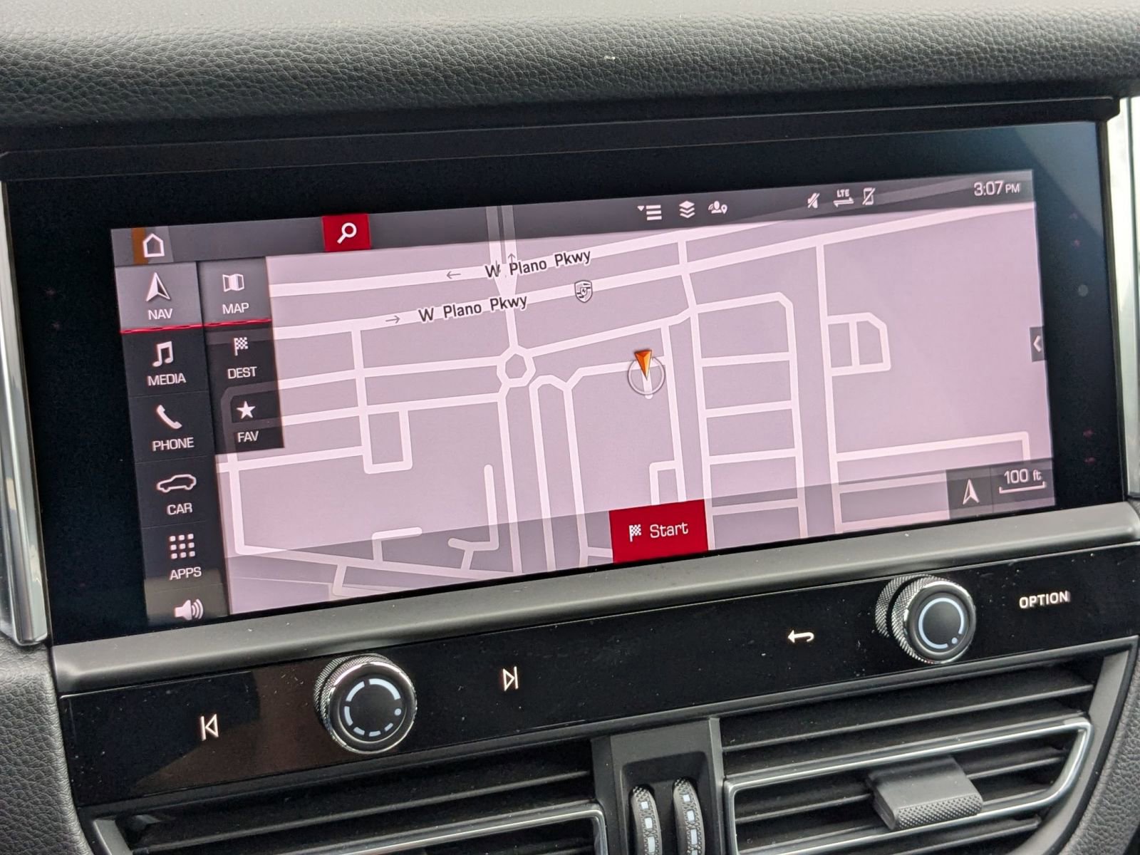 Certified 2026 Porsche Macan AWD/4WD image 18