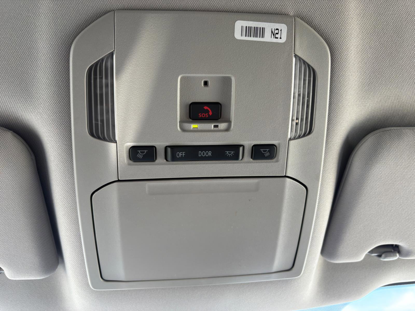 Used 2024 Toyota Highlander LE FWD image 35