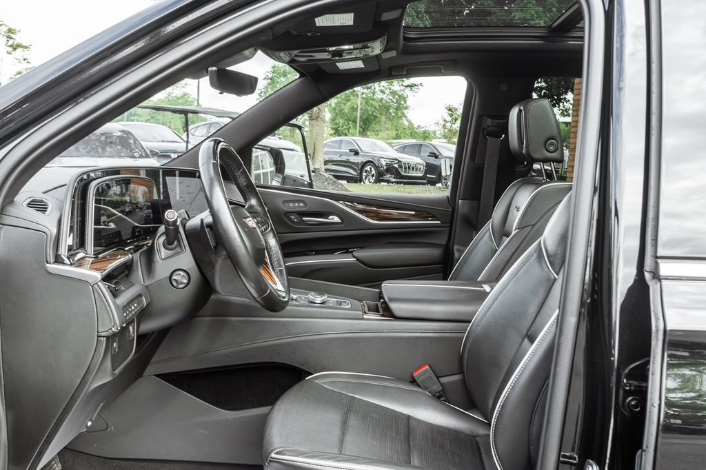 Used 2023 Cadillac Escalade Premium Luxury AWD/4WD image 27