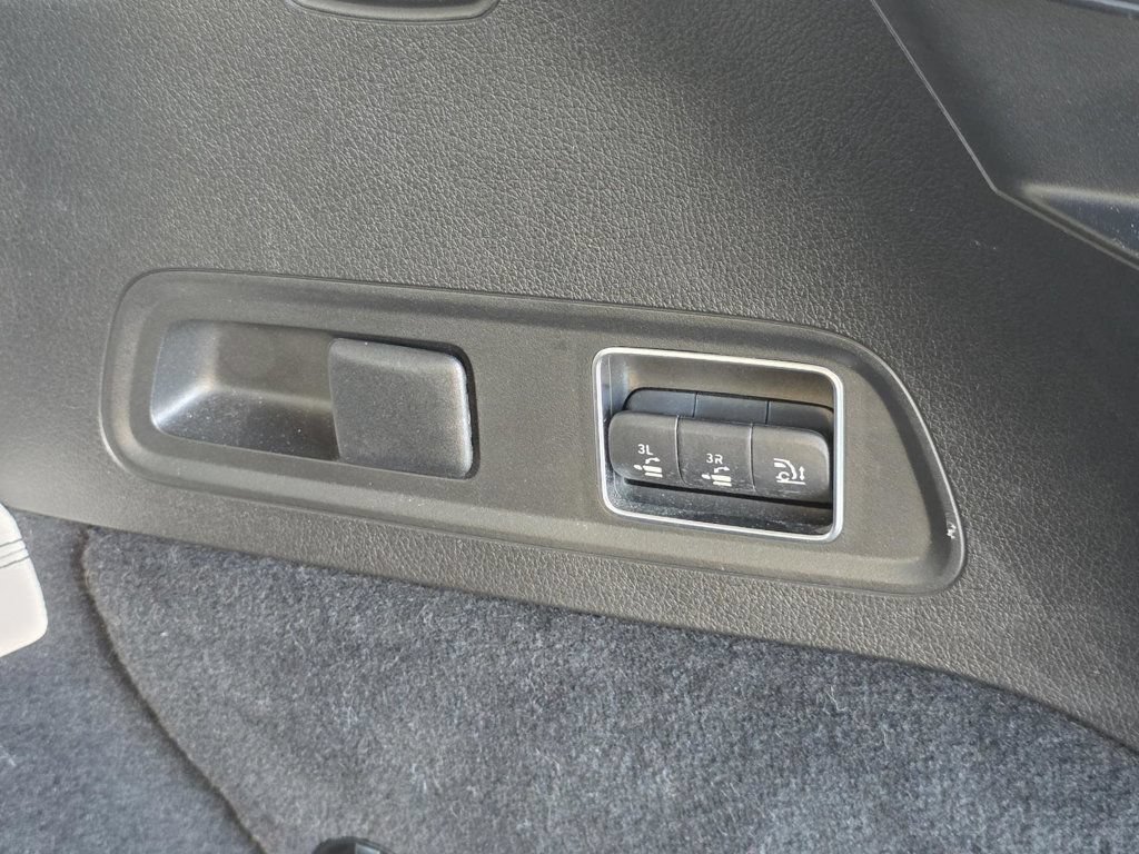 Used 2021 Mercedes-Benz GLS 450 4MATIC image 12