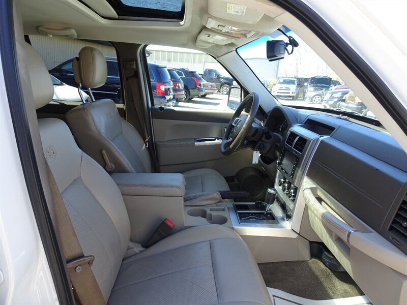 Used 2010 Jeep Liberty Limited w/ Tire & Wheel Group AWD/4WD image 14