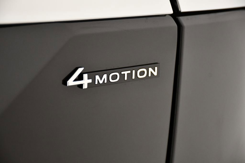 Used 2024 Volkswagen Atlas SEL Premium R-Line image 11