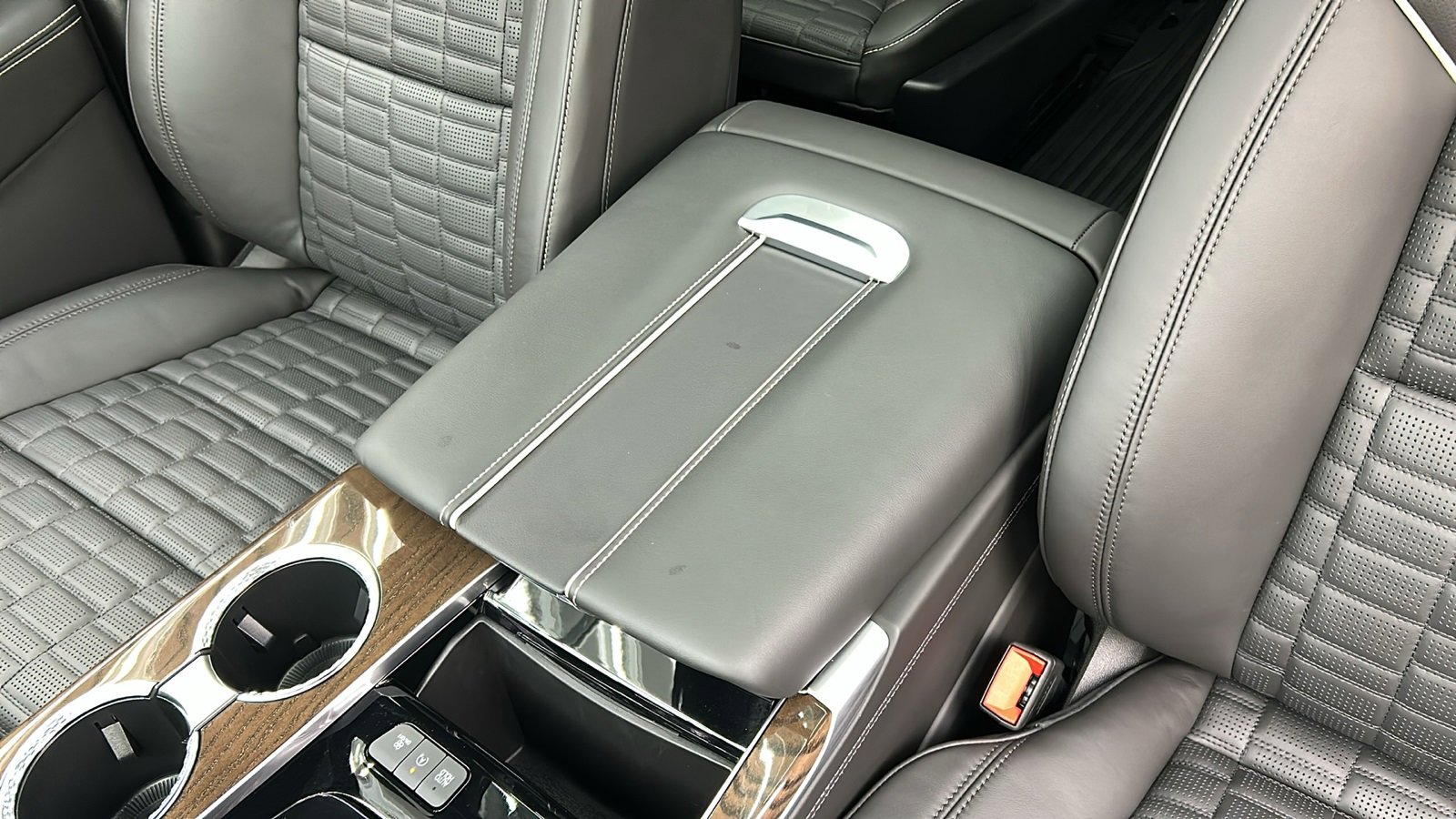 Used 2025 Cadillac Escalade Sport Platinum image 22