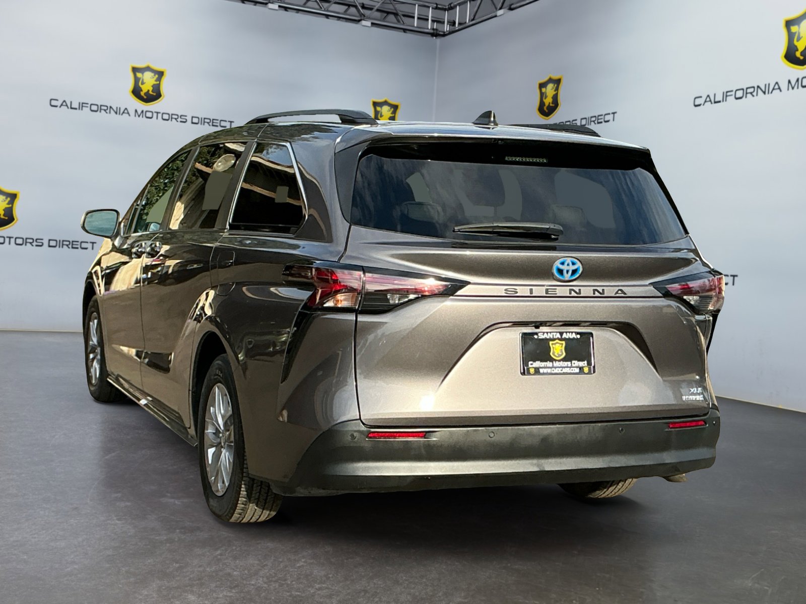 Used 2024 Toyota Sienna XLE FWD image 7
