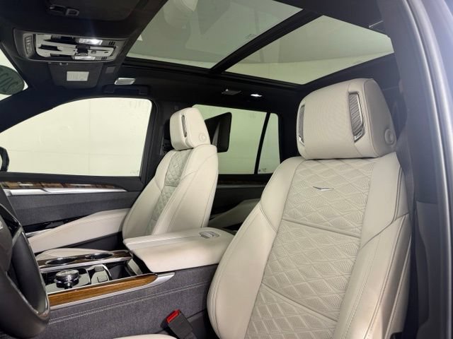 Used 2025 Cadillac Escalade Sport Platinum w/ LPO, Floor Liner Package AWD/4WD image 6