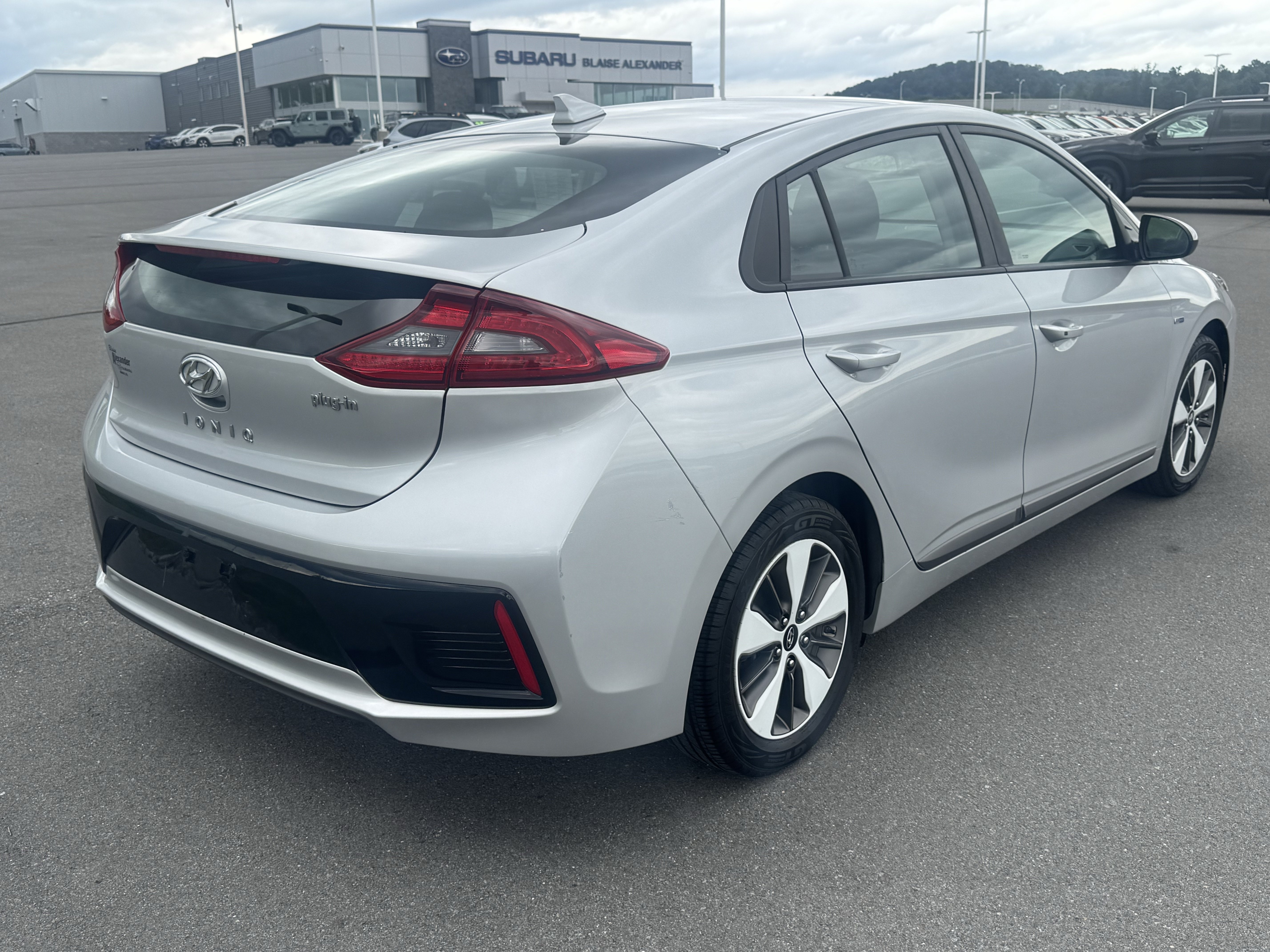 Used 2019 Hyundai Ioniq Plug-In Hybrid FWD image 3