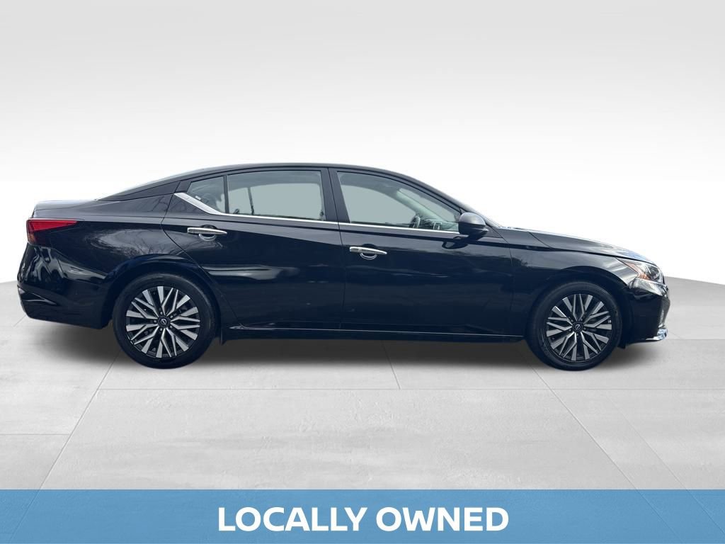 Used 2025 Nissan Altima 2.5 SV image 16