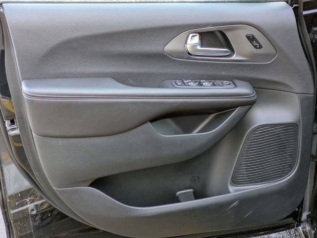 New 2026 Chrysler Pacifica Select FWD image 11