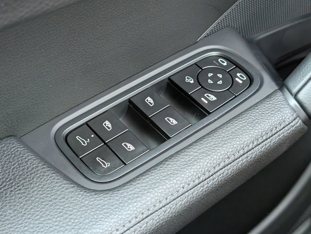 Certified 2025 Porsche Cayenne image 26