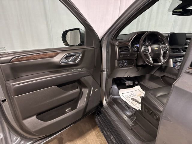 Used 2021 Chevrolet Suburban LT image 2