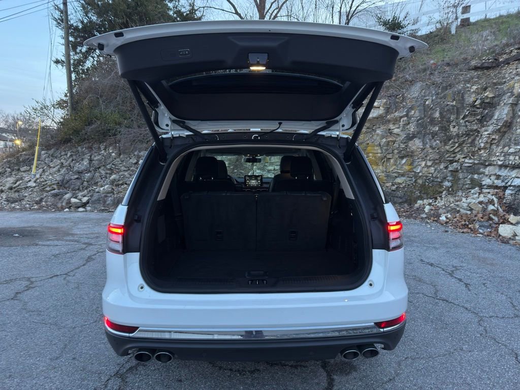 Used 2023 Lincoln Aviator AWD w/ Premium Package image 9