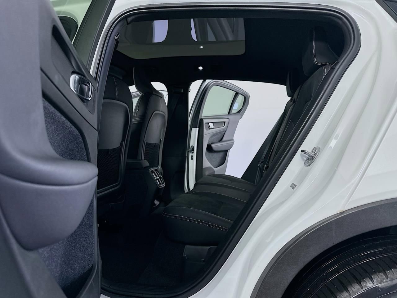 Used 2023 Volvo C40 P8 Recharge Ultimate image 32