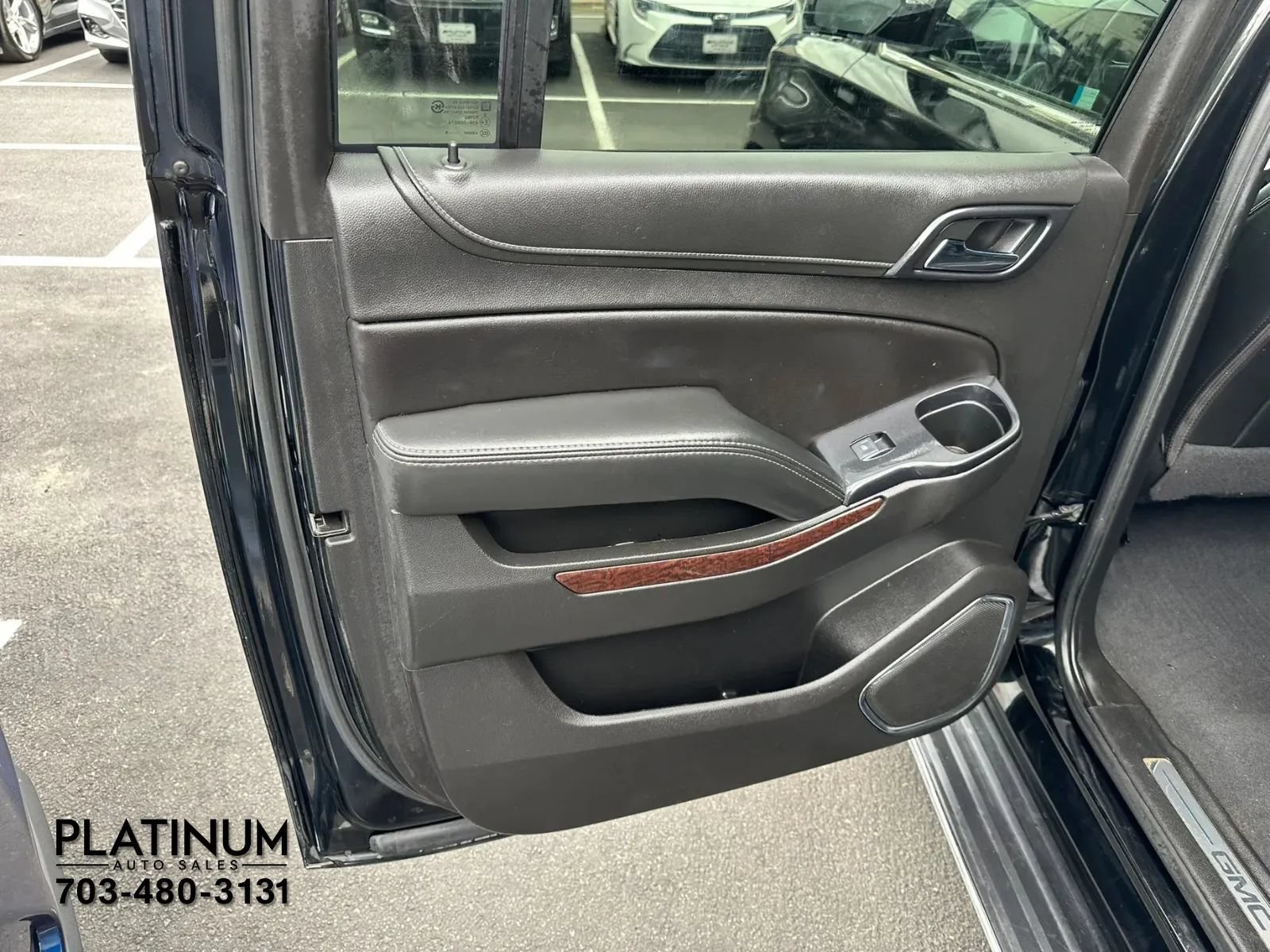 Used 2019 GMC Yukon XL SLT w/ HD Trailering Package AWD/4WD image 17