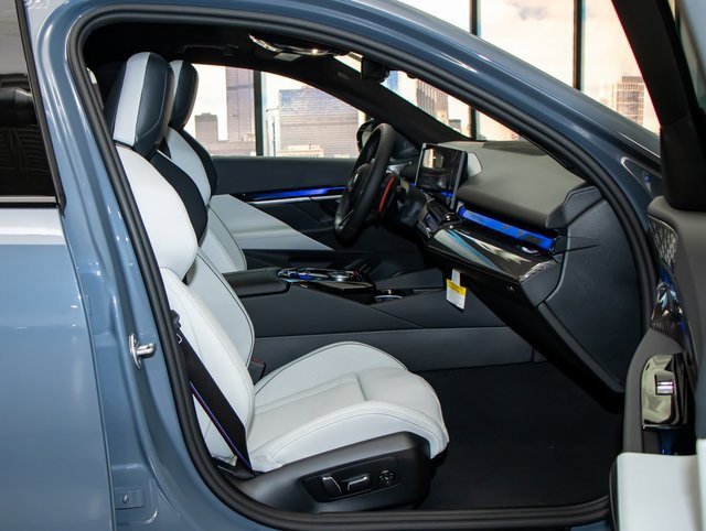 New 2026 BMW M5 w/ Executive Package image 21