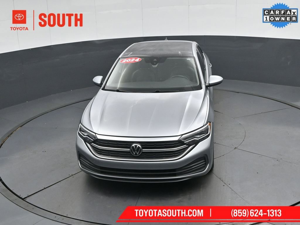 Used 2024 Volkswagen Jetta SE image 50