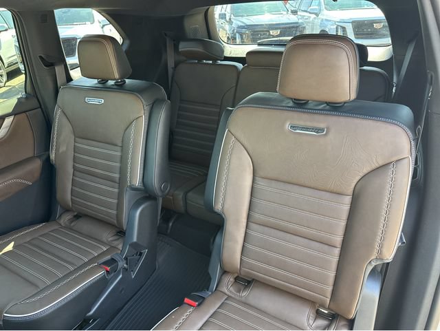 New 2026 GMC Acadia Denali Ultimate w/ LPO, Floor Liner Package AWD/4WD image 14