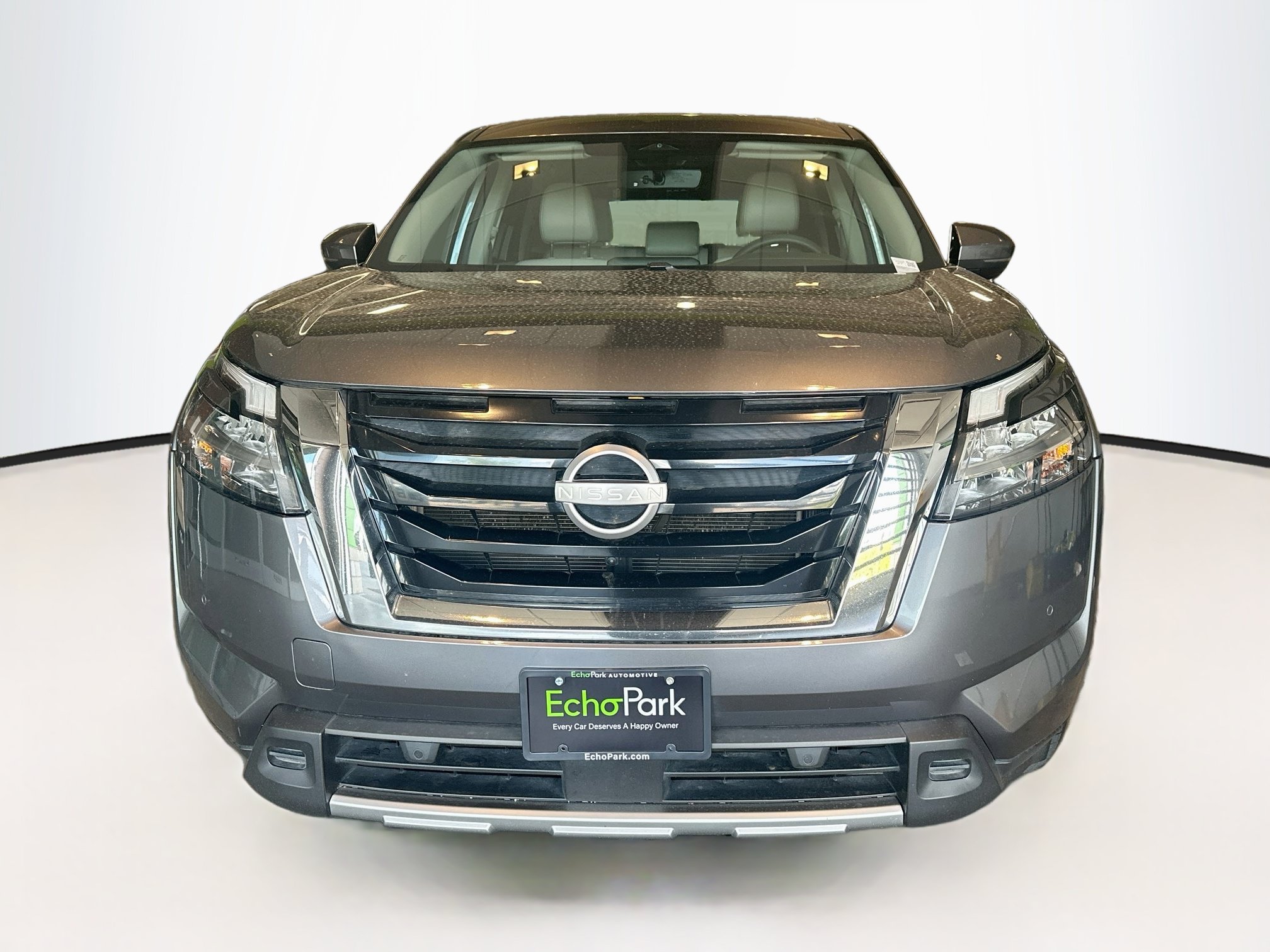 Used 2023 Nissan Pathfinder SL AWD/4WD image 2