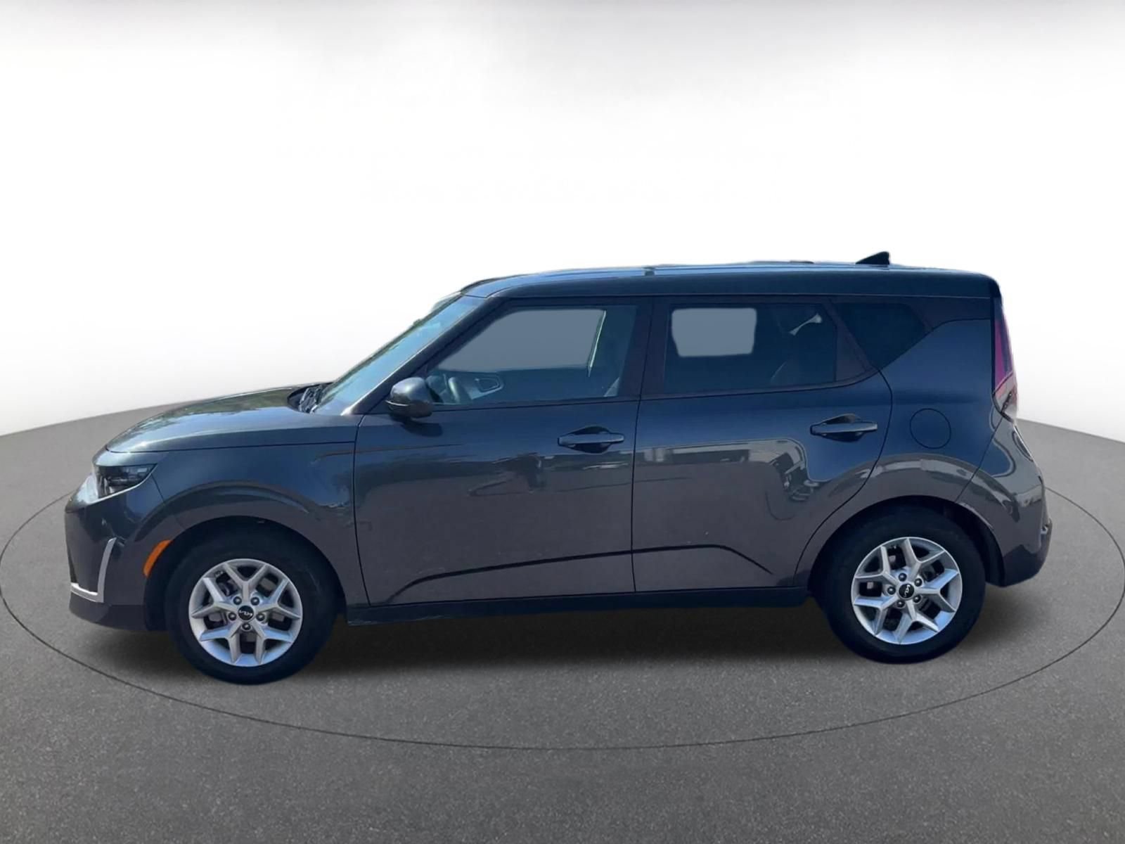 Used 2025 Kia Soul LX w/ LX Technology Package FWD image 7