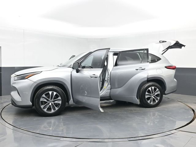 Used 2021 Toyota Highlander XLE image 57