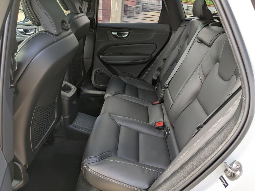Certified 2025 Volvo XC60 T8 Ultra w/ Climate Package AWD/4WD image 23