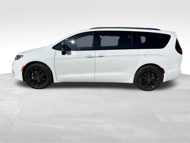 Used 2026 Chrysler Pacifica Select FWD image 2