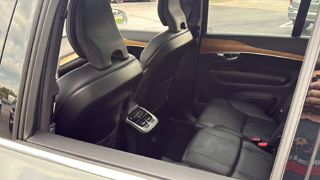 Used 2025 Volvo XC90 T8 Plus AWD/4WD image 27