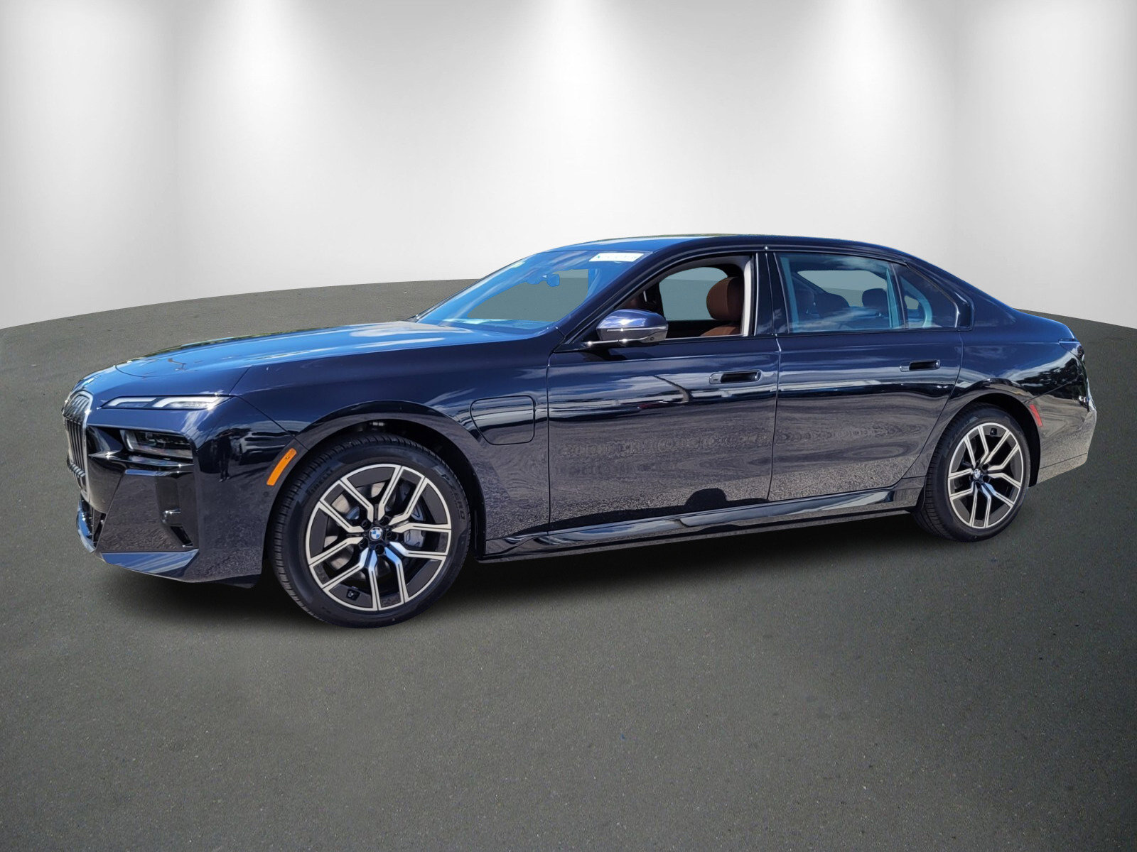 Used 2026 BMW 750e xDrive image 3