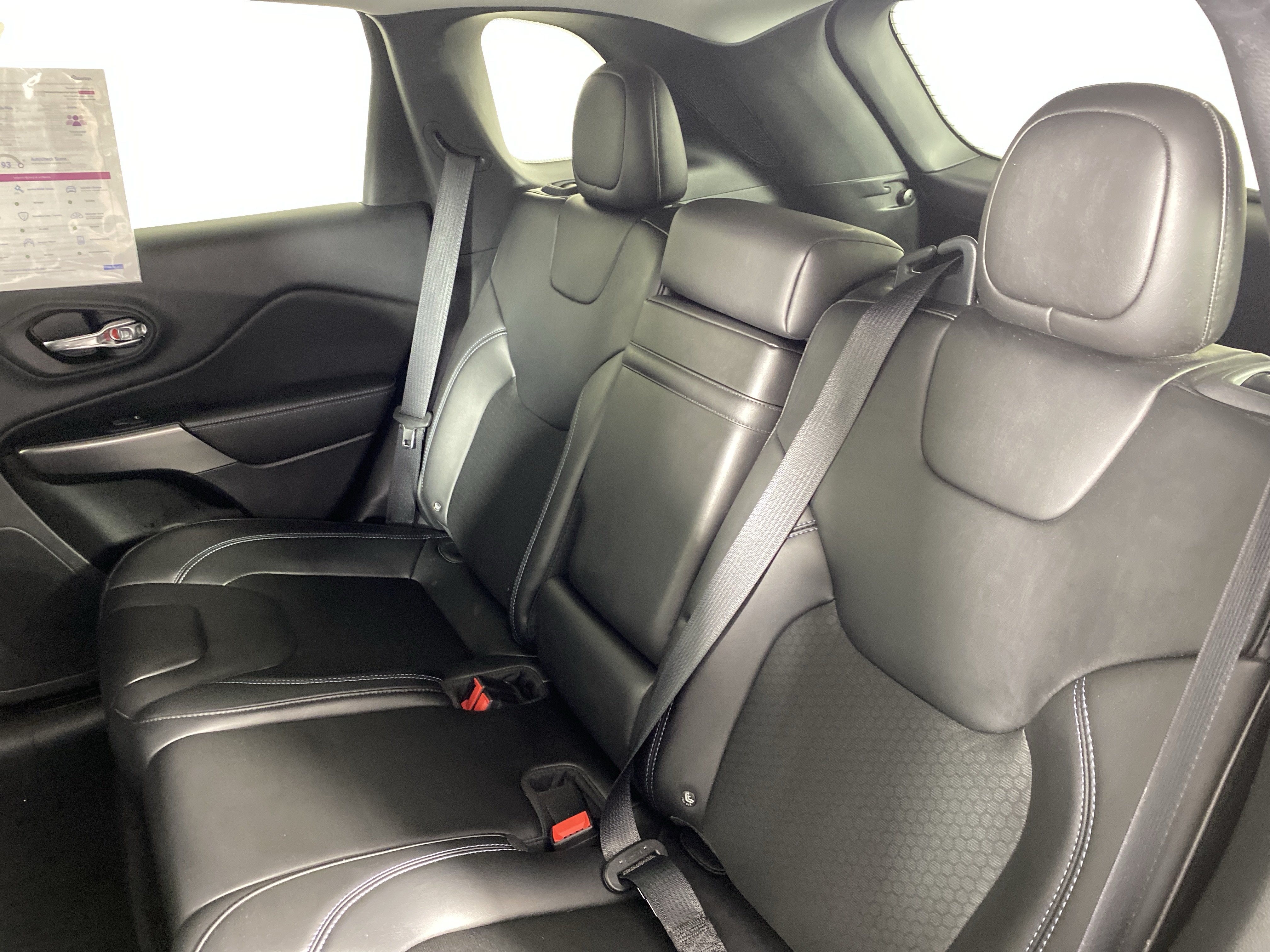 Used 2019 Jeep Cherokee Latitude Plus FWD image 30