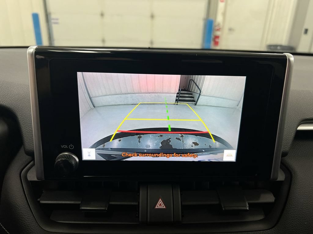 Used 2023 Toyota RAV4 LE AWD/4WD image 16