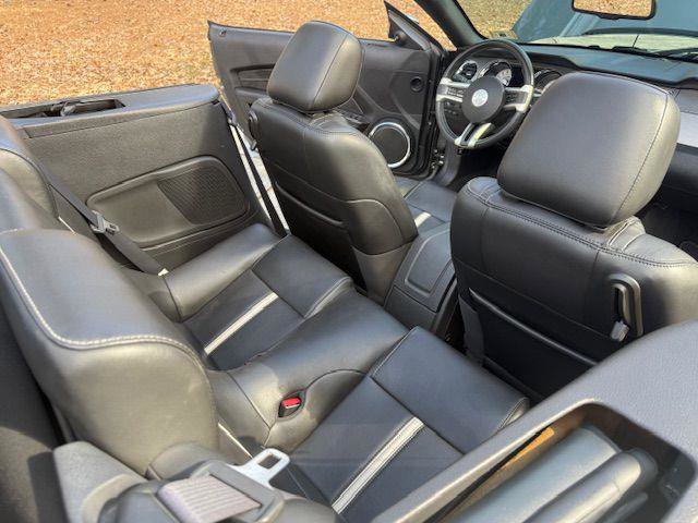 Used 2010 Ford Mustang GT image 33