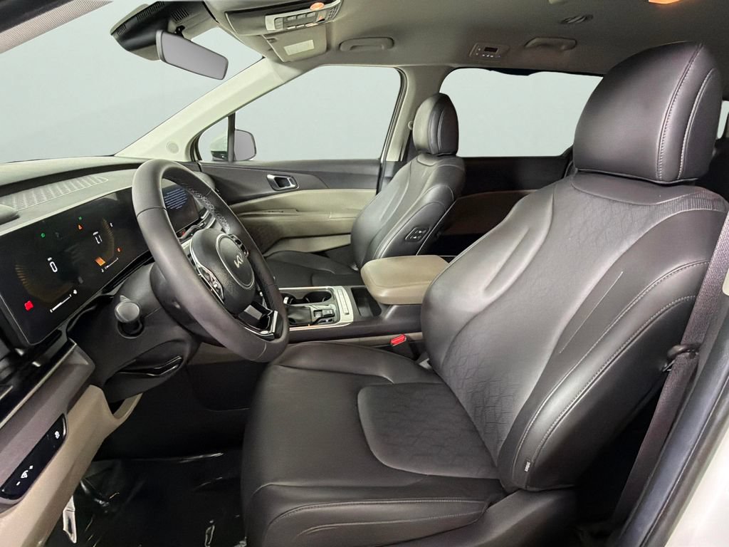 Used 2025 Kia Carnival EX FWD image 17