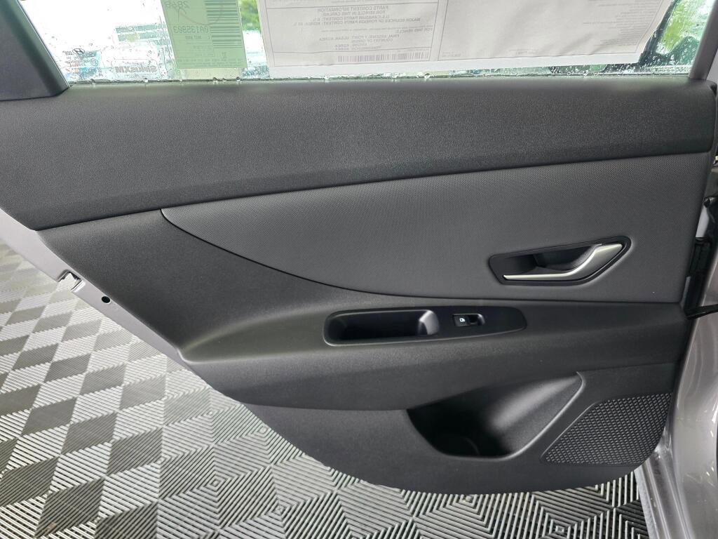 New 2026 Hyundai Elantra Limited image 36