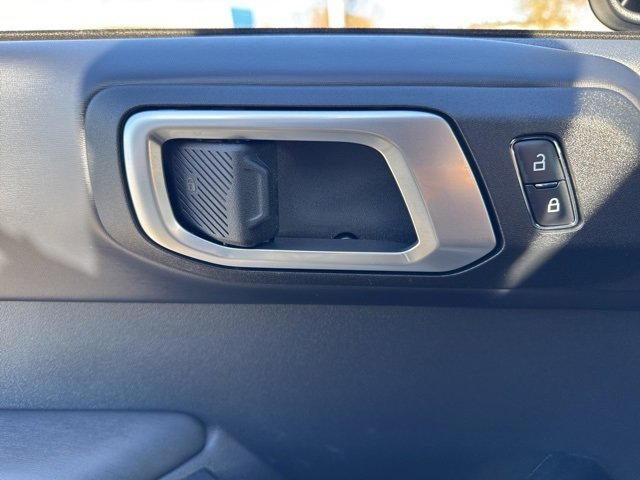 New 2025 Ford Bronco Outer Banks w/ Black Appearance Package image 13