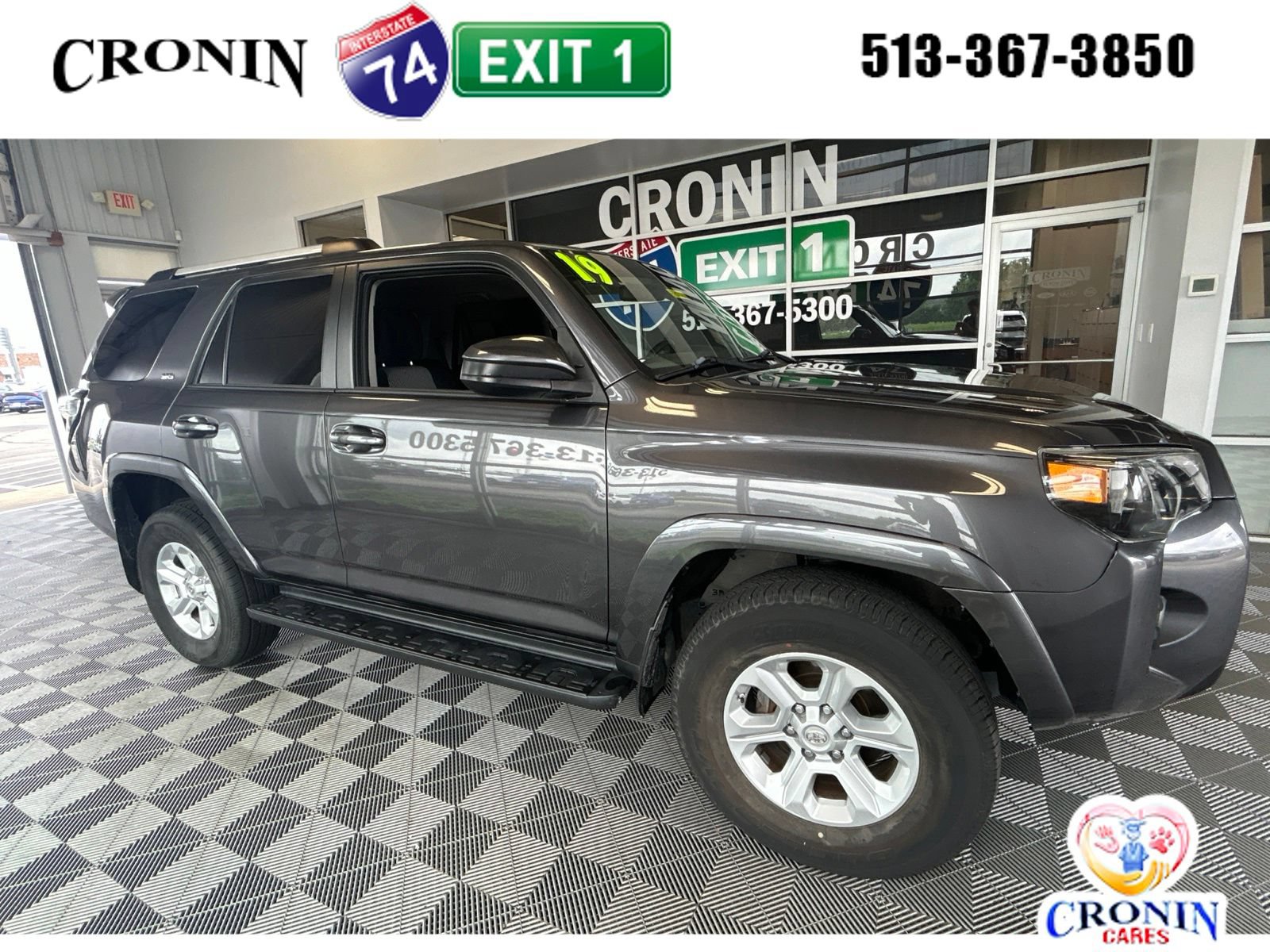 Used 2019 Toyota 4Runner SR5 w/ Four Season Floor Mat Package AWD/4WD image 1