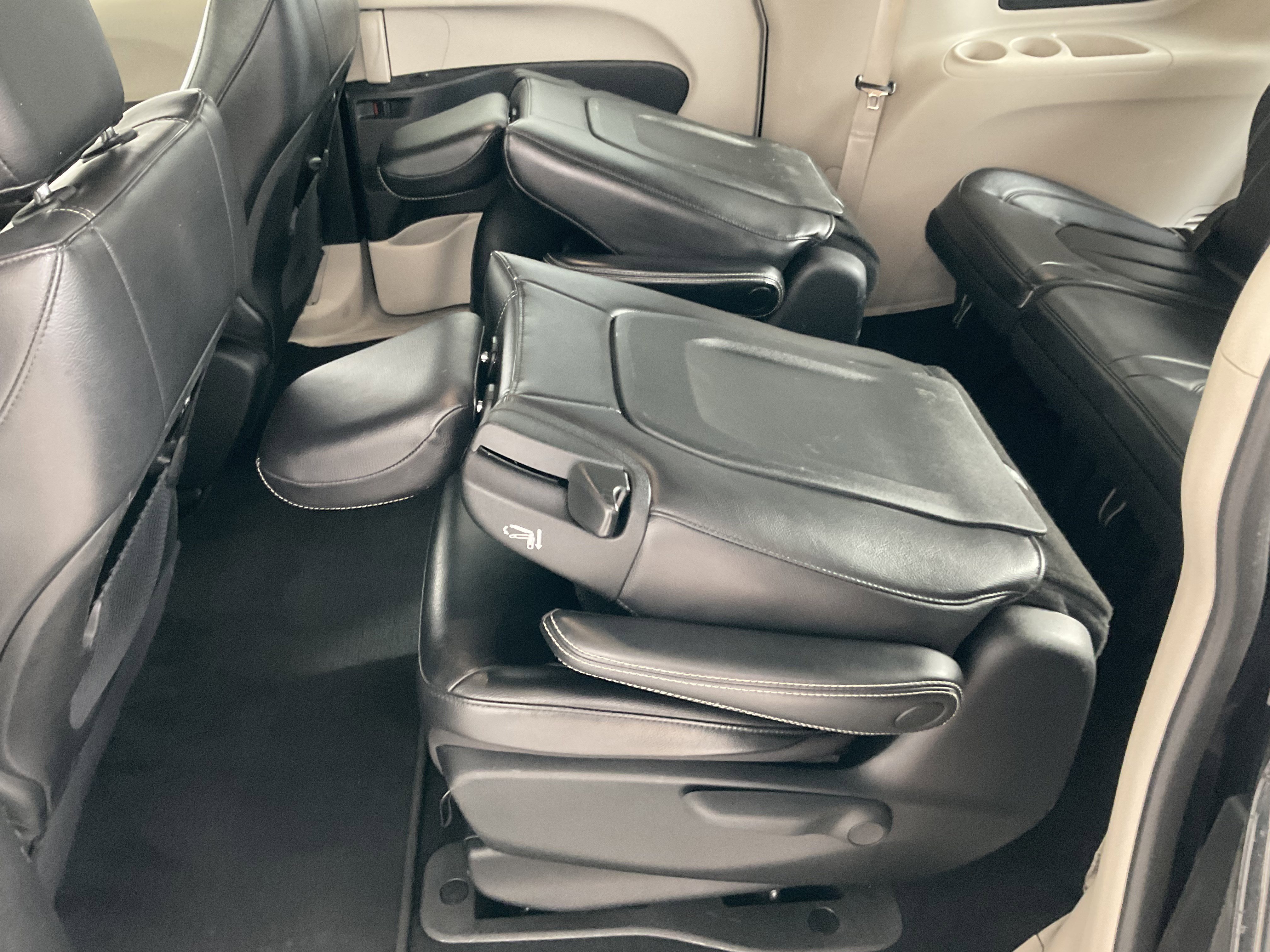 Used 2022 Chrysler Pacifica Touring-L FWD image 41
