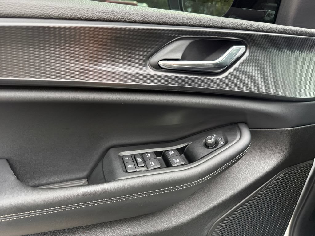 Used 2025 Jeep Grand Cherokee Altitude RWD image 18