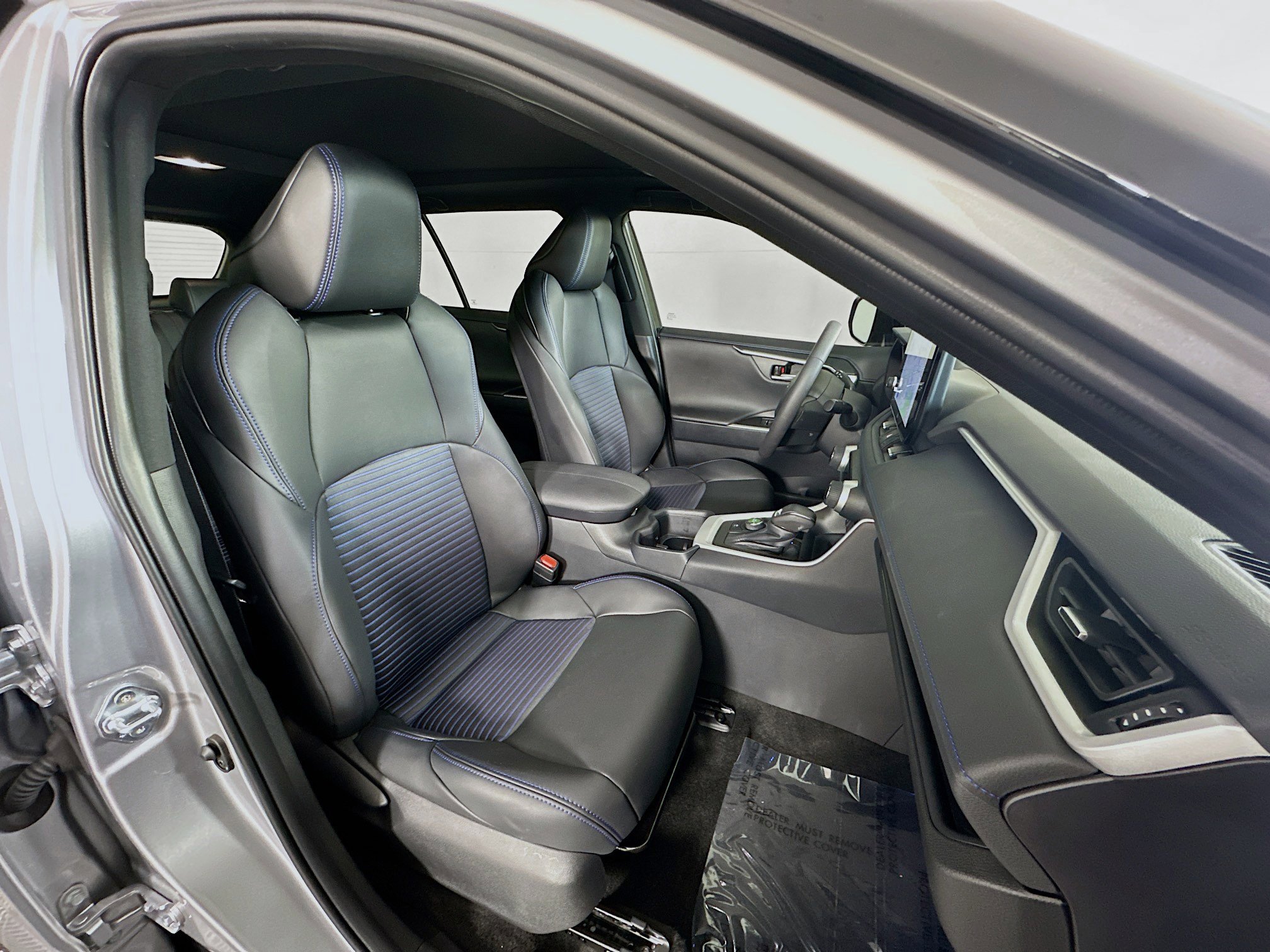 Used 2025 Toyota RAV4 XSE image 28