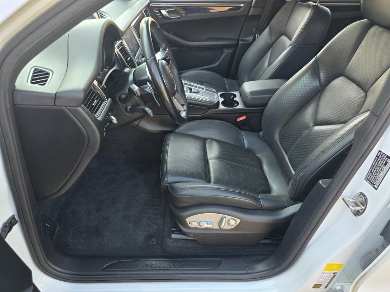 Used 2018 Porsche Macan Sport Edition AWD/4WD image 6